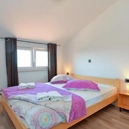 Apartment Ferienwohnung Fuer 5 Personen Ca 52 Qm In Sijana, Istrien Istrische Riviera *