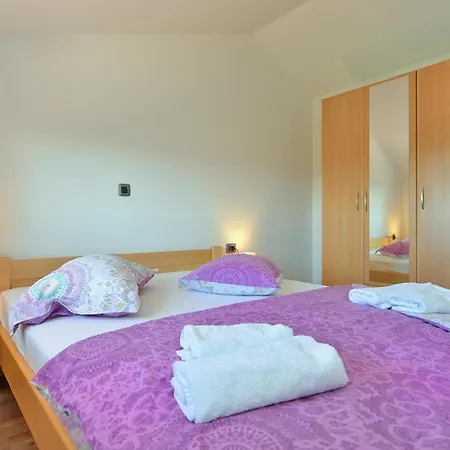 Apartment Ferienwohnung Fuer 5 Personen Ca 52 Qm In Sijana, Istrien Istrische Riviera Pula