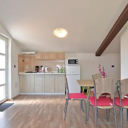 Apartment Ferienwohnung Fuer 5 Personen Ca 52 Qm In Sijana, Istrien Istrische Riviera Pula