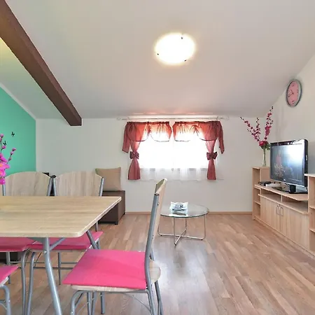 Ferienwohnung Fuer 5 Personen Ca 52 Qm In Sijana, Istrien Istrische Riviera * Pula
